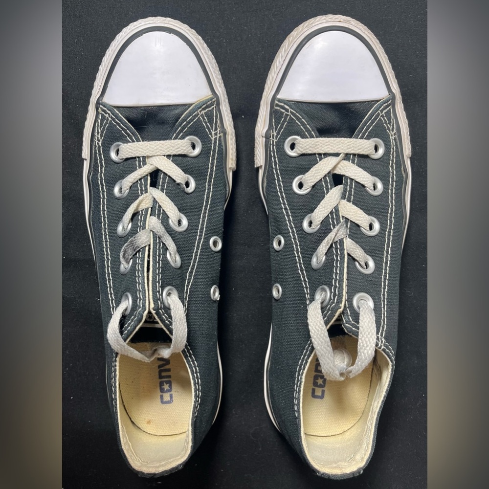 Converse Low Tops Shoes - Black & White - Women’s Size 6 & Men’s Size 4 - Picture 2 of 12